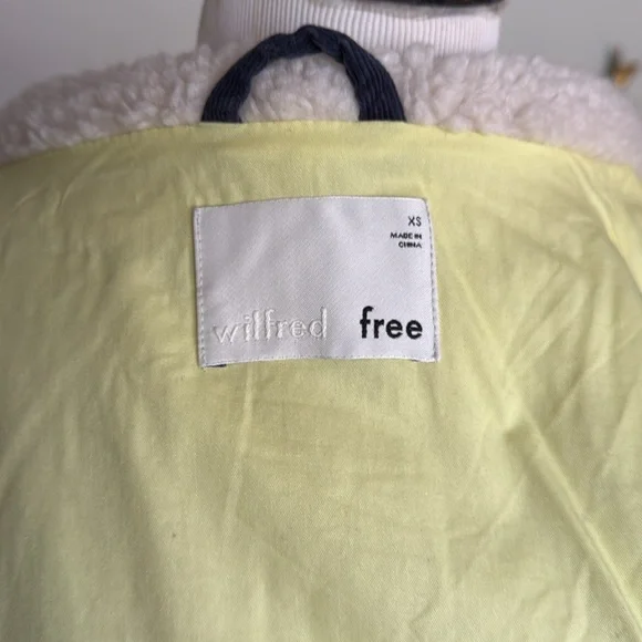 Aritzia Wilfred Free XS Teddy Sherpa Jacket Cream and Navy Blue